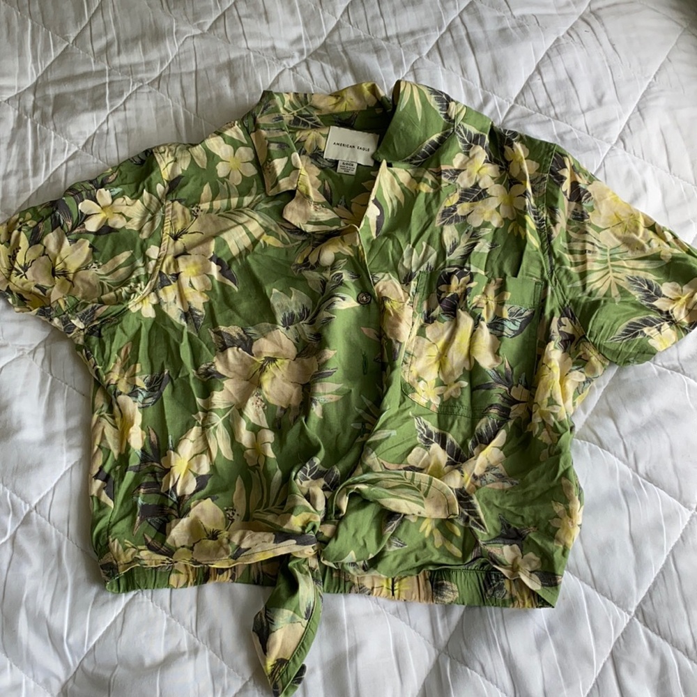 Cropped American Eagle Button Down W/ Tie